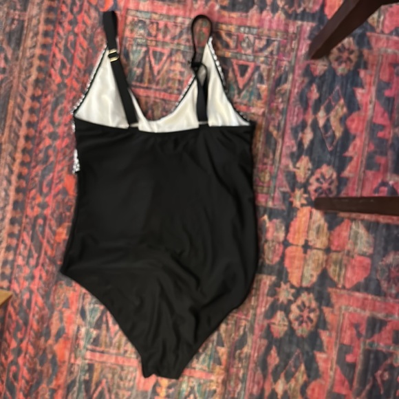 B2Prity Black and White One Piece Swimsuit Tummy Control Monokini Size L - Picture 5 of 7